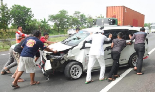 Begini Aksi Heroik Anggota DPR Selamatkan Korban Kecelakaan Tol Cipali
