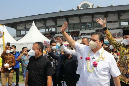 Hadiri Puncak Peringatan Hari Koperasi Nasional, Menko Airlangga: Ayo Gelorakan Semangat Transformasi dan Pemberdayaan Koperasi
