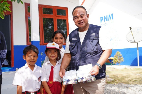 Kala Anak Nasabah PNM Mekaar Berkata “Orang Tua Saya Berjuang di Sawah, Saya Berjuang di Sekolah”