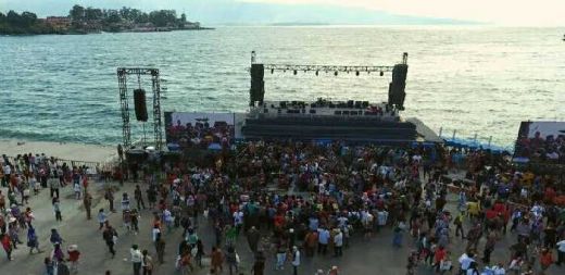 Konser Kemerdekaan Pesona Danau Toba 2016 “Ledakkan” Kota Parapat