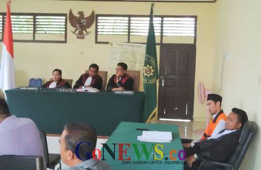 Terdakwa Pemerkosa dan Pembunuh Nuri Komarita Terlihat Tegang