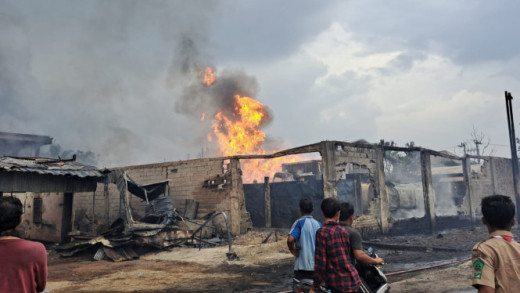 Rumah Pengepul Solar di Palembang Terbakar, Pemilik Diduga Anggota Polri