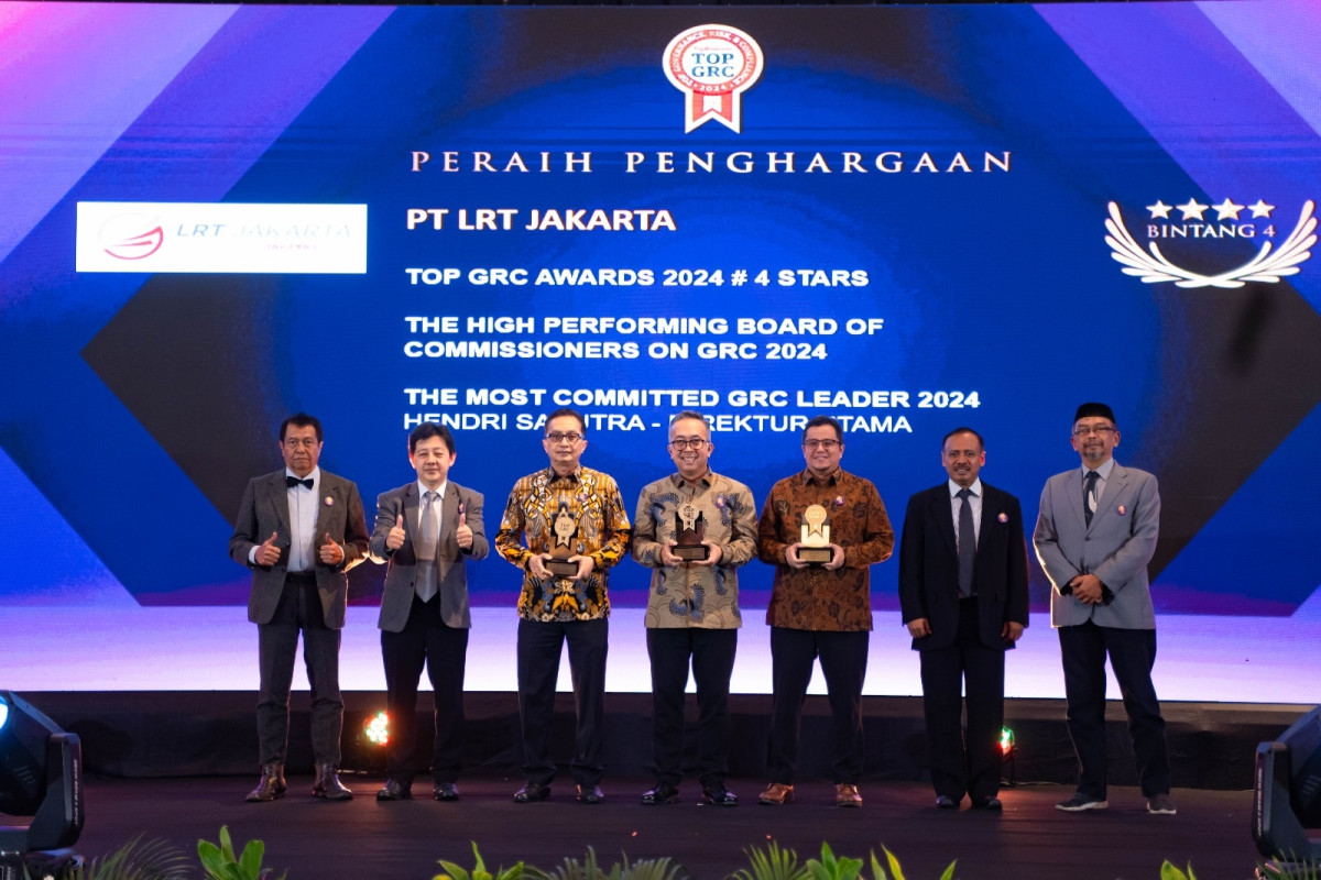 PT LRT Jakarta Diganjar Tiga Penghargaan di TOP GRC Awards 2024