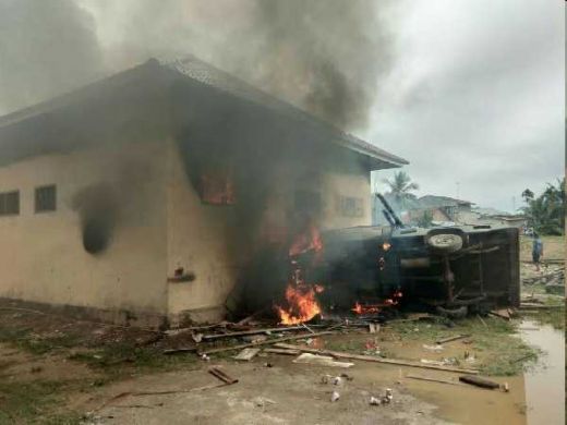 Breaking News: Kesal Rekannya Meninggal, Mapolsek Bendahara Aceh Tamiang Dibakar Massa