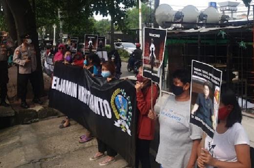Emak-emak Tuntut DPP Gerindra Copot Benjamin Kristianto yang Lakukan Asusila dan KDRT