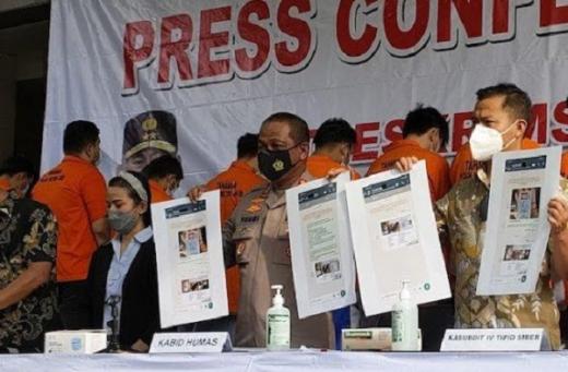 Gerebek 5 Lokasi dan Tetapkan 13 Tersangka, Tapi Polda Metro Belum Mampu Tangkap Pemodal Pinjol Ilegal