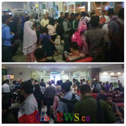 Tak Kunjung Berangkat, Penumpang Lion Air di Bandara SSK II Pekanbaru Teriak Minta Nasi