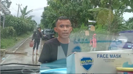 Mobil Relawan Dicegat dan Dipaksa Turunkan Barang Bantuan untuk Korban Gempa Cianjur