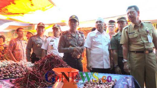 H-2 Jelang Natal, Kapolda Riau Irjen Zulkarnain Pastikan Pasar Aman dari Kejahatan dan Pungli