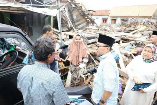 Gerak Cepat, Zulkifli Hasan Datangi Desa Terdampak Tsunami di Lampung Selatan