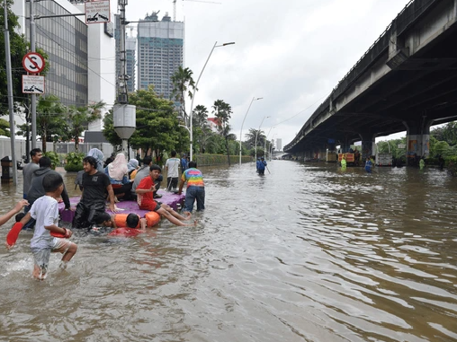 FAKTA Indonesia Sebut Banjir Akibat Korupsi dan Rusaknya Kawasan Hulu