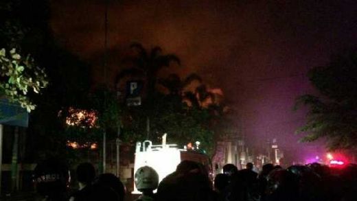 18 Mobil Pemadam Dikerahkan, Sudah 60 Persen Areal Gedung  Mall Borobudur yang Terbakar