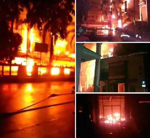 Mall Borobudur Kota Pekalongan Dilalap Si Jago Merah, Petugas Masih Bejibaku Padamkan Api