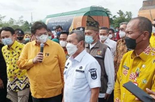 Kunjungan Kerja ke Riau, Menko Airlangga Minta Distribusi Minyak Goreng Murah ke Pasar Tradisional Diperlancar
