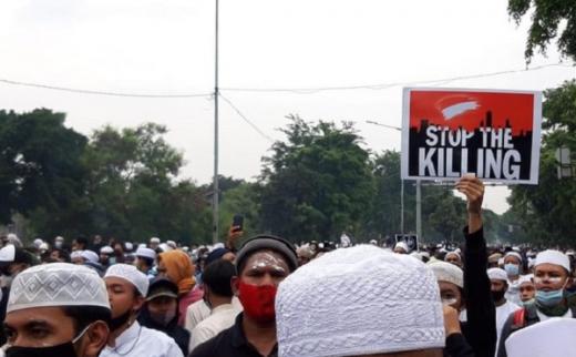 Massa Pendukung HRS Bertahan di Flyover Klender, Takbir Menggema