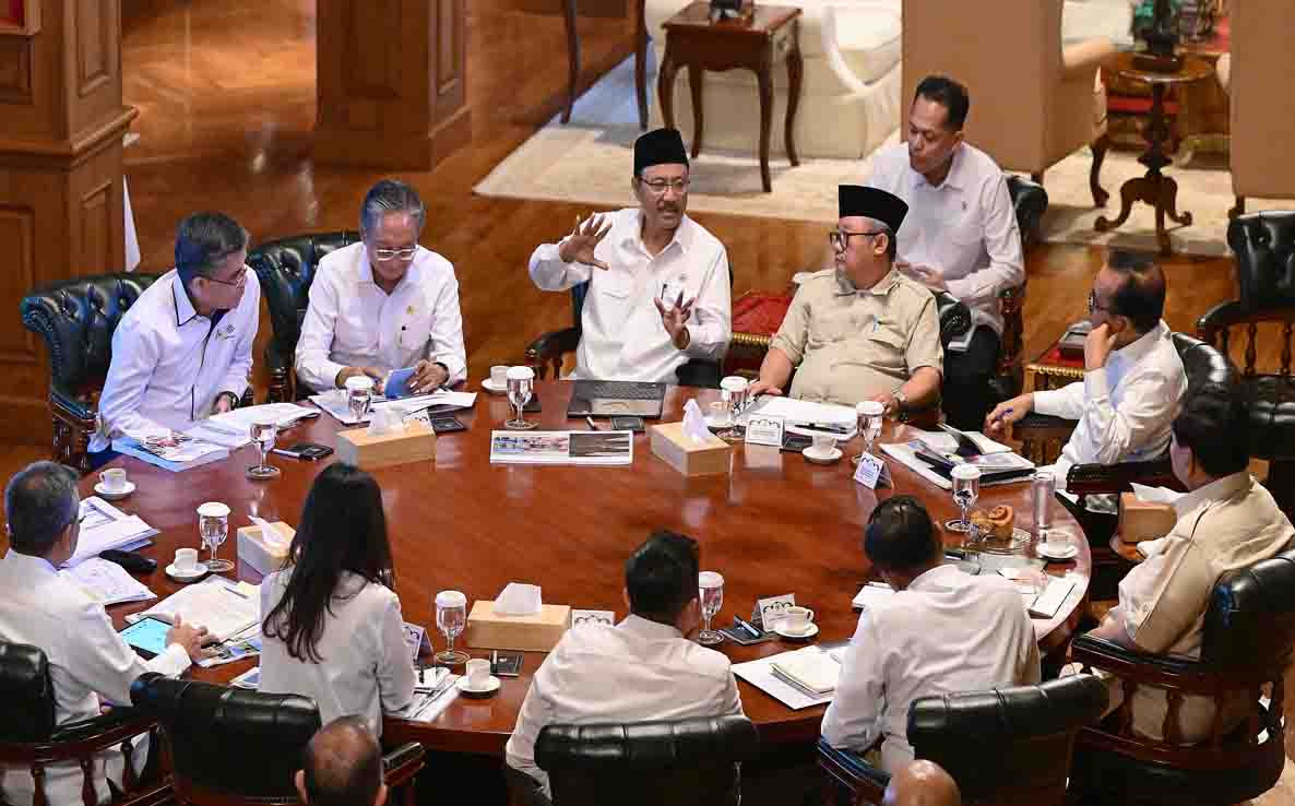 Jelang Tahun Ajaran, Prabowo Matangkan Persiapan Sekolah Rakyat Bahas Sarana & Kurikulum