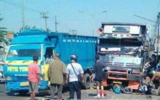 Gara-gara Rem Truk Blong, 8 Kendaraan Ditabrak, Korban Tewas Terlindas di Kletek Sidoarjo