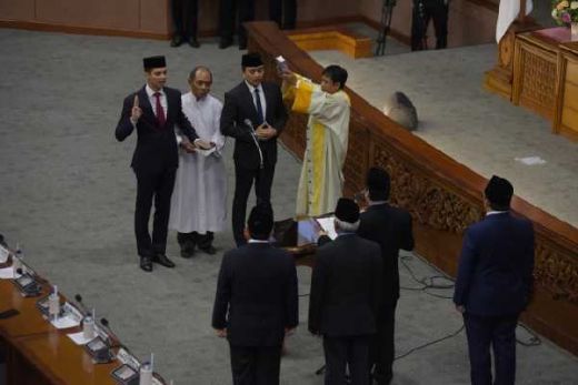 PAW Demokrat dan Gerindra, Satrio Djiwodono dan Putu S Rudana Dilantik Jadi Anggota DPR