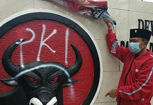 Kantor DPC PDIP Pacitan Jadi Sasaran Vandalisme, Lambang Partai Dicoreti PKI