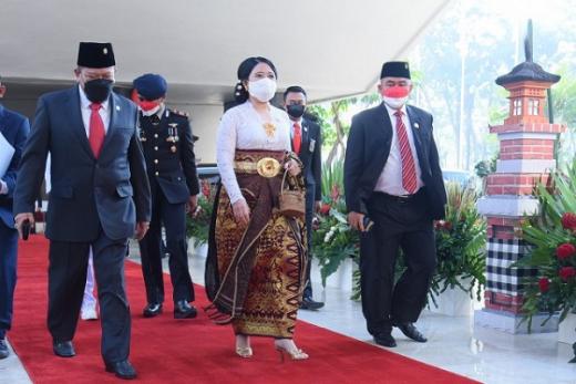 GoNews.co Puan Maharani saat mengenakan 