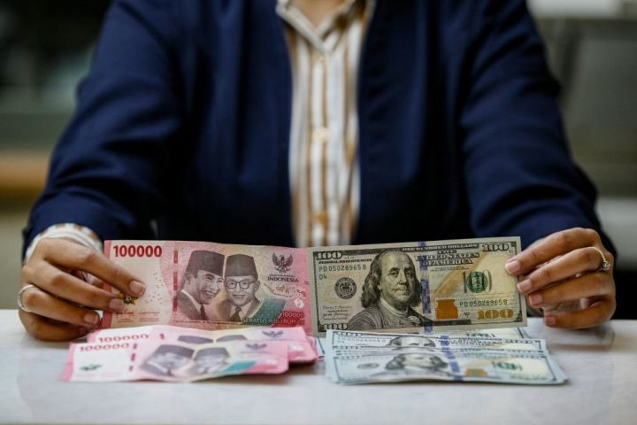 Nilai Tukar Rupiah Melemah, Kinerja Neraca Pembayaran Jadi Sorotan