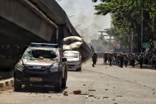 Polisi Tembakkan Gas Air Mata, Mahasiswa Makkasar Balas Lempar Batu