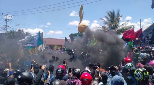 Aksi Demo, Mahasiswa Kota Parepare Duduki Kantor DPRD