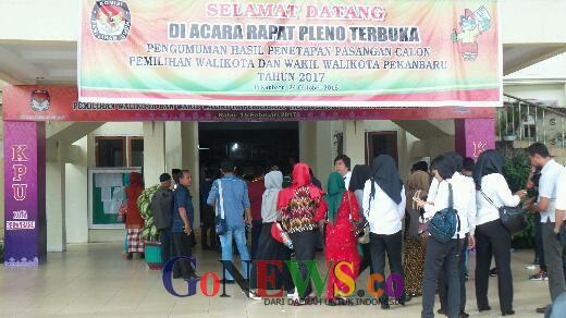 Puluhan Tamu Undangan Panik dan Berhamburan Keluar dari Gedung KPU Kota Pekanbaru, Ternyata Ini Penyebabnya