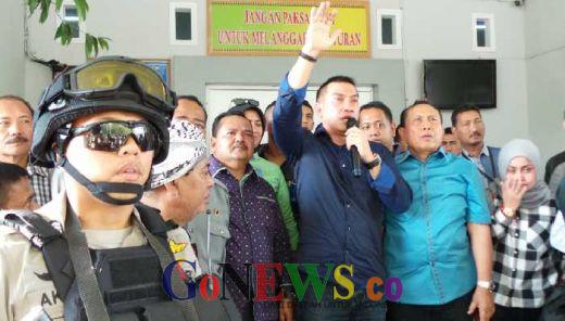 2 Pleton Polisi Disiagakan Kawal Sidang Perdana Johar Firdaus dan Suparman di Pekanbaru Besok