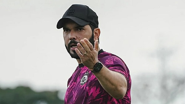 Gantikan Marcos Santos, Andre Caldas Harus Jawab Tantangan Arema FC