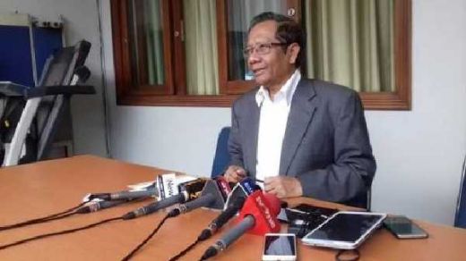 Diancam Bakal Dipolisikan Pengacara Setya Novanto, Mahfud MD: Laporkan Aja!