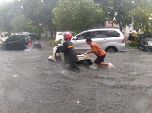 Hujan Selama 3 Jam, Kota Surabaya Berkuah