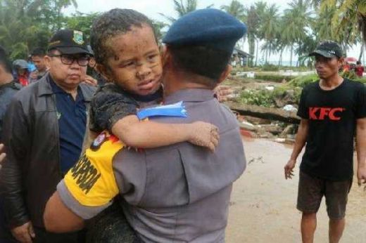 Alhamdulillah, 12 Jam Tertimbun, Bocah 5 Tahun Selamat dari Tsunami Banten