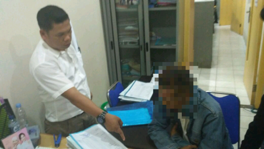 Tim Saber Pungli Polresta Pekanbaru Tangkap Tangan Seorang ASN Disdukcapil saat Terima Jasa Pembuatan KTP Tanpa Prosedur