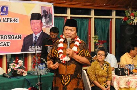 Sambangi IKMR Riau, Wakil Ketua MPR, Oesman Sapta Ingin Orang Minang Bersatu