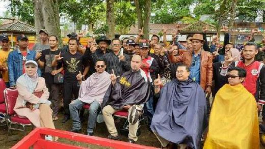 Dhani dan Fadli Zon Potong Rambut di Lokasi Jokowi Cukur: Sama-sama Pencitraan