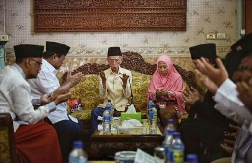 Kiyai Sepuh di Ponpes Jombang, Doakan Prabowo agar Semua Keinginannya Terkabul