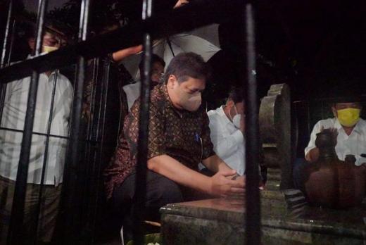 Tradisi Nyadran di Solo, Menko Airlangga Ziarah ke Makam Keluarga di Astana Oetara
