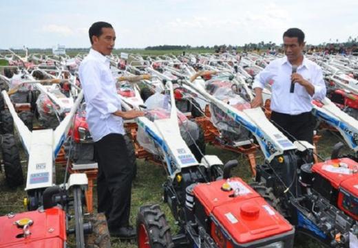 Jokowi Geram ke Mentan: Traktor Bukan High Tech Saja Impor, Jengkel Saya!
