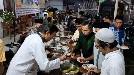 Selama Ramadan, Masjid Nurul Huda Batang Siapkan Ratusan Takjil Gratis