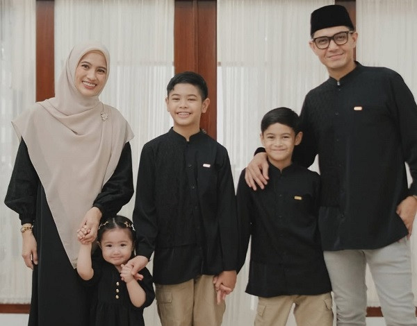Dude Harlino Rayakan Lebaran dengan Rasa Syukur, Senang Anaknya Jalani Puasa Penuh