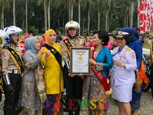 Rayakan Hari Kartini, Apel Bersama Polwan dan Wanita TNI Raih Rekor Muri