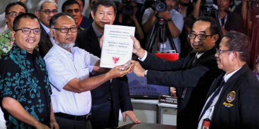 Ajukan Gugatan Sengketa Pilpres ke MK, Prabowo-Sandi Dikawal 8 Kuasa Hukum