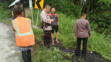 Aksi Dramatis Selamatkan Diri dari Truk Canter yang Jatuh ke Jurang Sedalam 100 Meter di Padang