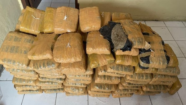 Gagal Bawa Ganja ke Medan, Dua Kurir Narkoba Ditangkap Usai Kecelakaan