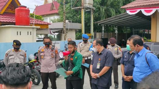 Sambangi PN Pekanbaru, BEM Umri Desak KPK Usut Dugaan Aliran Dana PT CGA ke Ketua DPRD Riau