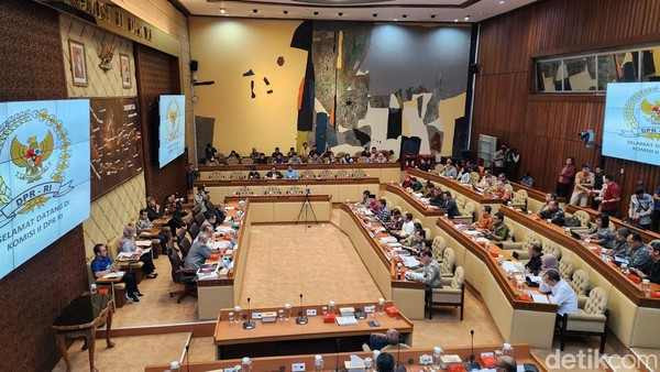 Ikuti Putusan MK, Berikut Isi PKPU yang Diketok Komisi II DPR - KPU