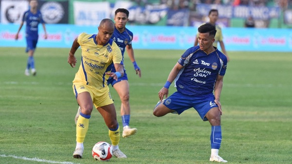 Bojan Hodak Akan Evaluasi Lini Depan Persib Bandung