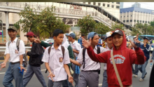 Aksi Anak STM Saat Unjuk Rasa di DPR yang Disuka Netizen: Akhirnya Kalian Berguna Juga