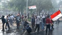 Bunyi Dentuman Bersahutan, Demo Pelajar STM Ricuh Lawan Polisi Masih Berlanjut di Slipi